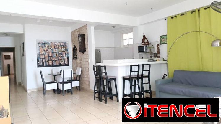 Apartamento en el Vedado con vistas al mar y 3 dormitorios