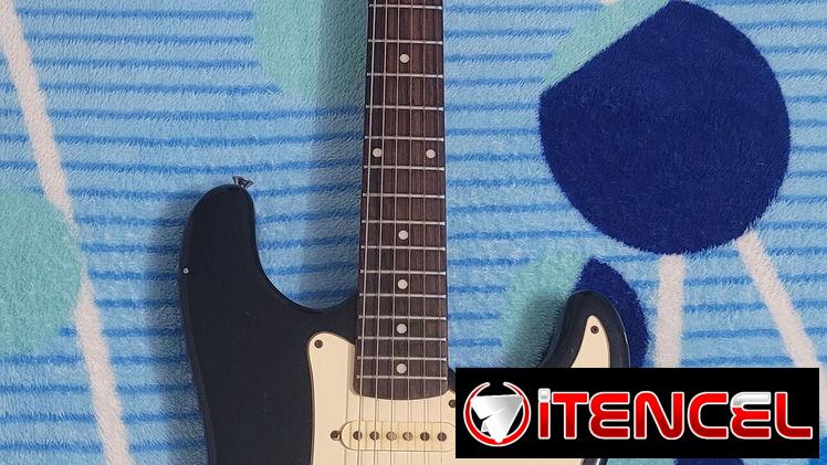 Squier Strat