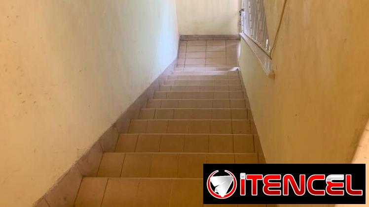 Apartamento. Parte de arriba de un biplanta en Alturas de Miramar