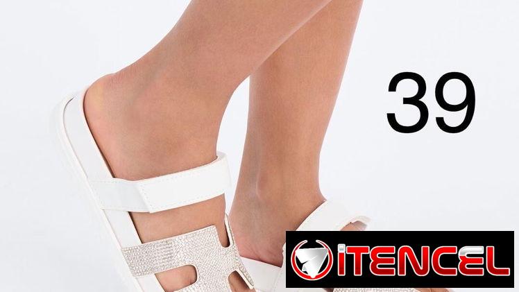 Sandalias de fashion nova en 26 usd cada una