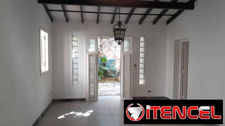!!!SE VENDE PROPIEDAD SEMI COLONIAL,  TOTALMENTE INDEPENDIENTE EN EL VEDADO!!!!