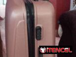 Maleta rosada de 23 kg disponible – Ideal para viajes largos