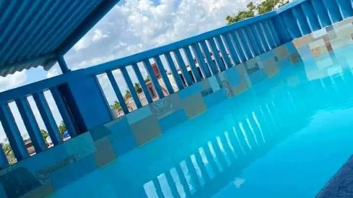 Renta de piscina con posibilidad de habitación.