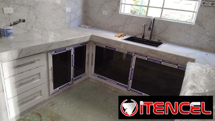 Bajos de meseta. Ventanas de corredera. Puertas de exteriores y interiores.Closet de espejos ect