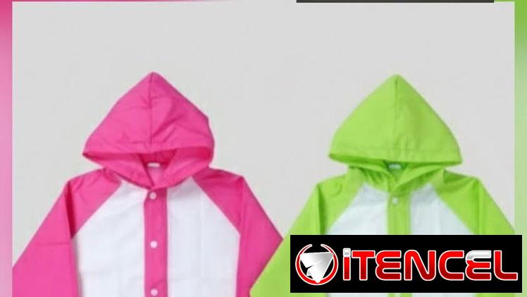 Capas de agua, camisetas niños, toallitas de mano