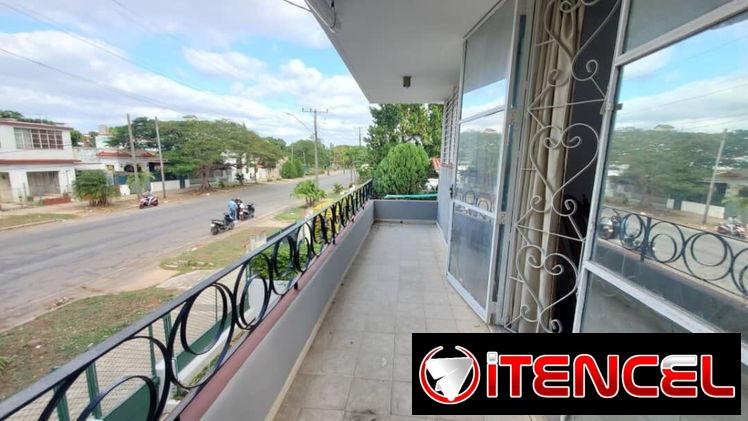 🏠 Casa espaciosa de 3 plantas en Playa