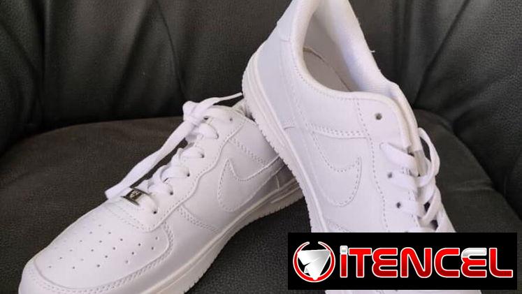 Tennis blancos