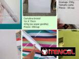 Crea tu propio arte. ¡Cartulinas de diferentes colores y formas para tus proyectos!