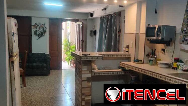 Apto en bajos recién remodelado cerca de 20 y 17 en el Vedado !!!