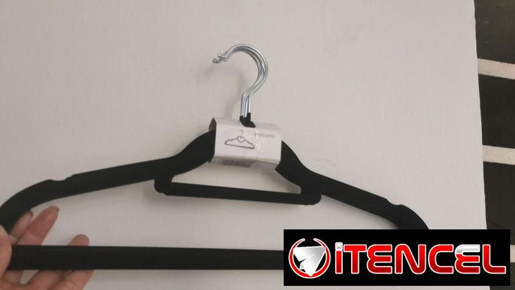 Set de percheros de 5 piezas metal y gamuza flocada negra