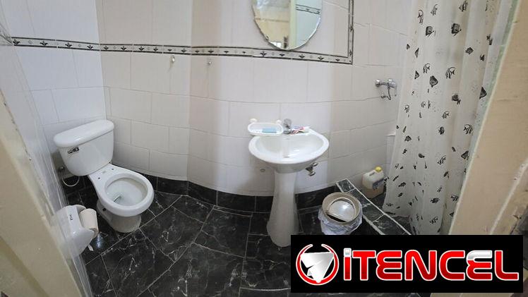 Apartamento de 2/4, planta baja, carposh, en el Vedado (V-252)