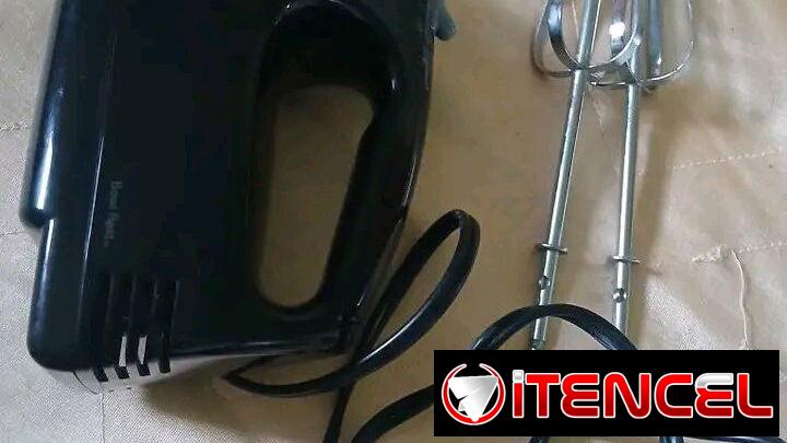 Merenguera o mezcladora de mano eléctrica de poco uso en perfecto estado
