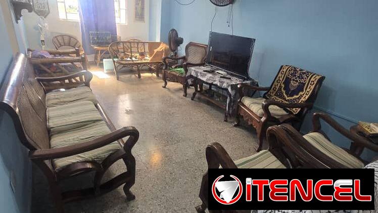 Apartamento 4to piso 2 cuartos Vedado 20mil usd 53582376