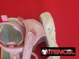 Sandalias y tenis