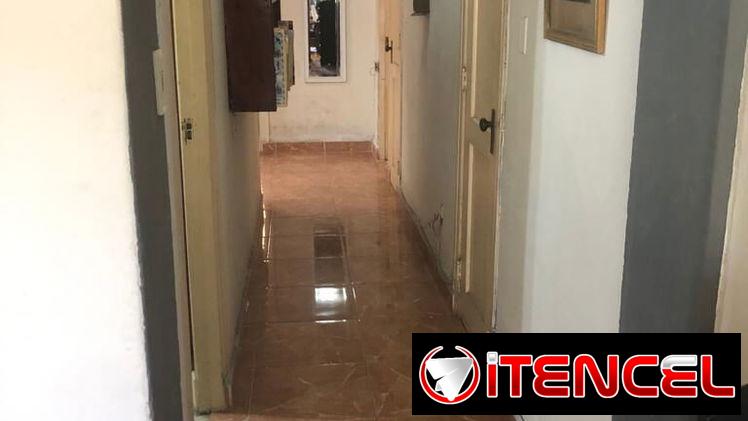 VENDO GRAN APARTAMENTO CAPITALISTA DE LOS 50 (EN BAJOS) CON GARAJE