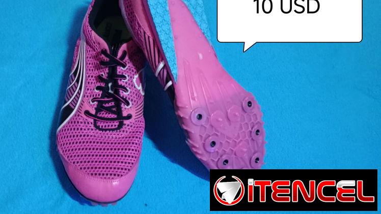 Zapatos de futbol y atletismo en venta