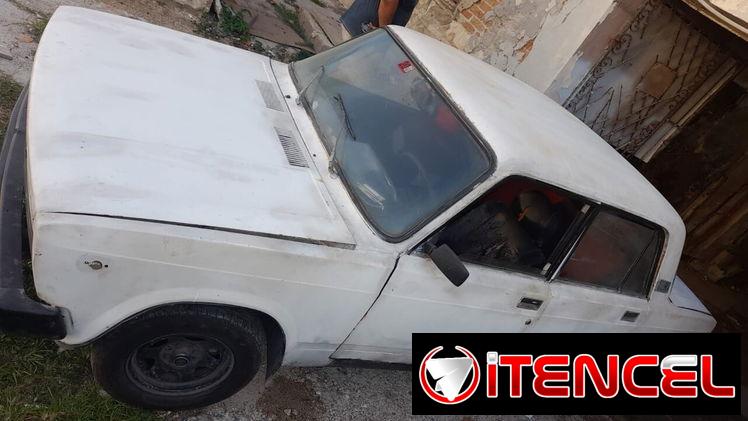 Lada motor 2105,año 1983,caja 5ta,cadena plástica.