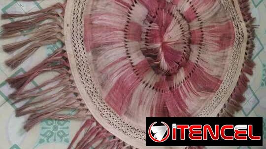 SOMBRERO DECORATIVO DE 140 CMS PARA COLGAR EN PARED O USAR COMO ALFOMBRA. 300 CUP.