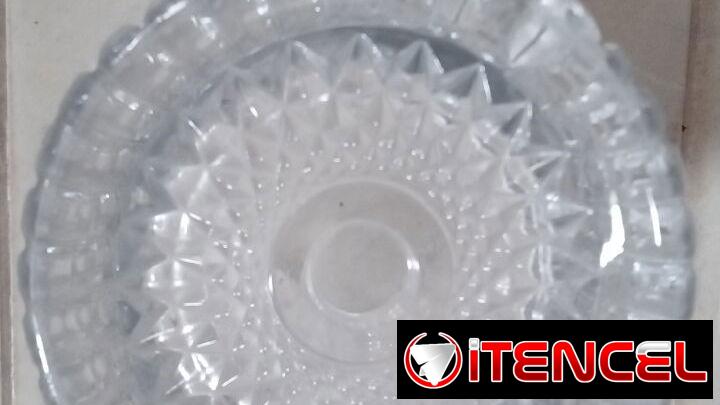 Bucaro de cristal de Bohemia, elegante tallado