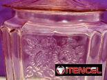 Bombonera rosa de cristal antiguo.