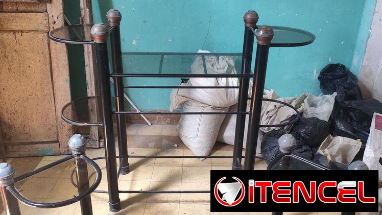 Mueble de televisor y mesitas de noche