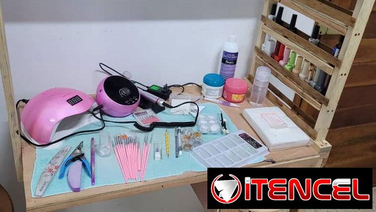 VENDO MESA DE UÑAS para empezar negocio