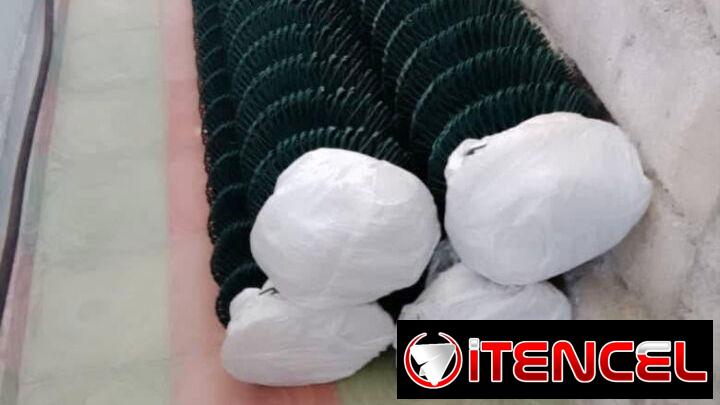 Rollos de cerca engomado. Tenemos mensajeria por un costo adicional.