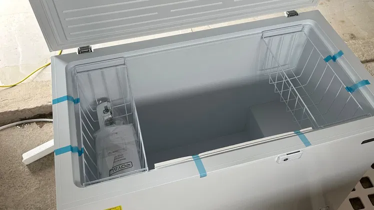 Nevera Horizontal 12.5 pies marca Royal llave y cerradura en la tapa, precio $400 USD Transporte Incluido