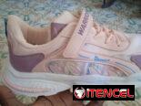 Tenis nuevos marca Warriors.