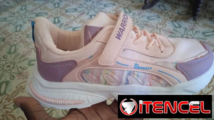 Tenis nuevos marca Warriors.