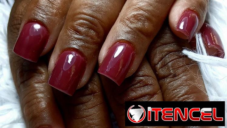 Manicura profesional en tecnicas de gel y acrilico