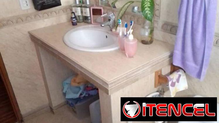 Ocasión única apto de 4 cuartos en el Vedado con valla de garaje para 2 autos y semivista al mar!! Sólo por 70.000 USD!