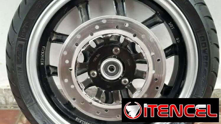 Vendo motor y llanta delantera con sus gomas incluidas