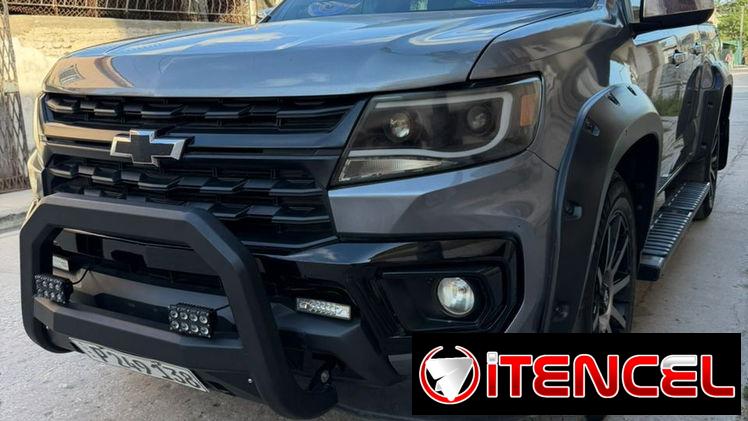 *chevrolet colorado z71*  32 000 *Descripción* – cama grande  – 6 cilindro  – defensa delantera  – luces