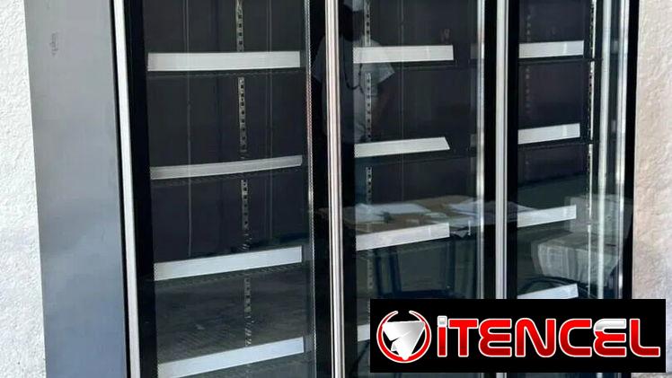 Exhibidora Triple de 36 pies Vertical marca XINGX $2020 USD Transporte incluido  Nueva en Caja Factura y Garantía