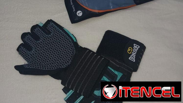 GUANTES DE ENTRENAMIENTO CON MUÑEQUERAS, ENTREGA DE FACTURA. VARIEDAD DE ARTÍCULOS DEPORTIVOS, ETC