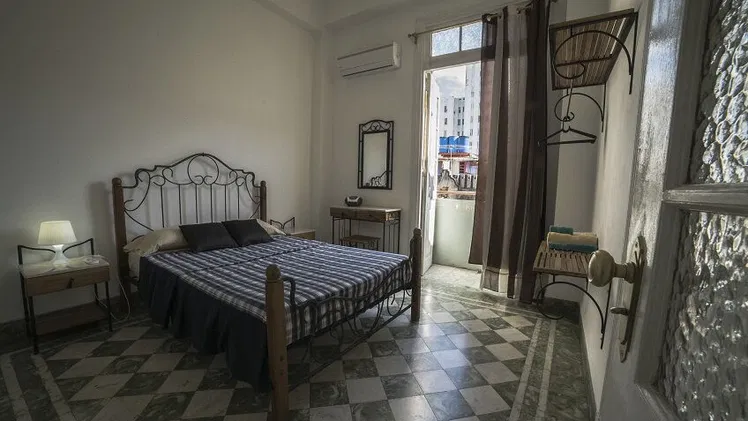 Venta apartamento de 2 habitaciones en Centro Habana