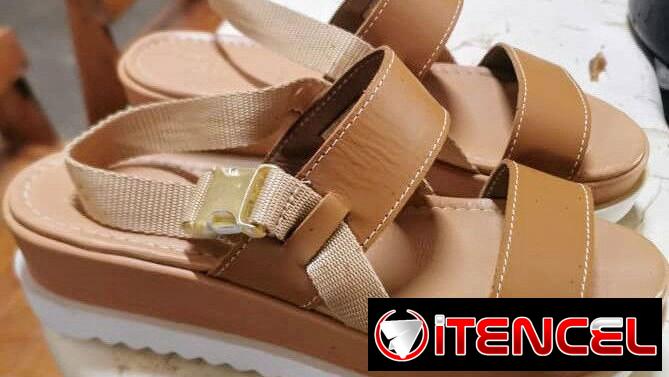 Sandalias de piel para mujer.