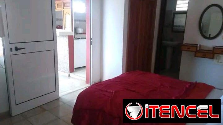 Se renta apto independiente de un dormitorio sin piscina a 3 cuadras de la playa de Guanabo.54026428
