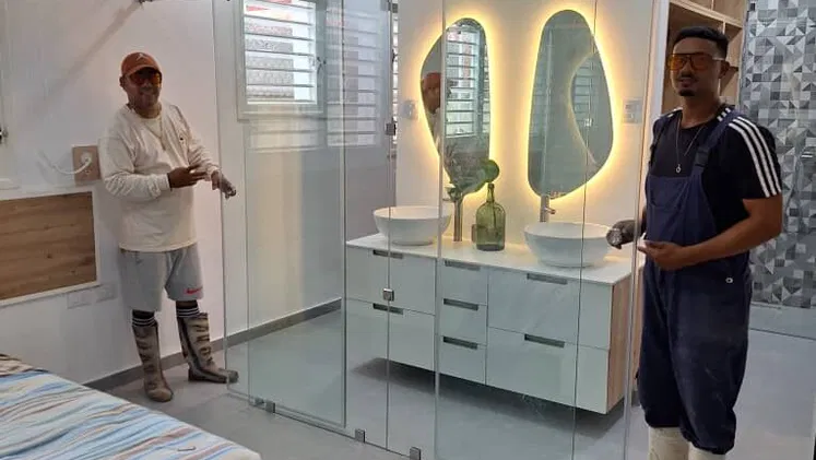 Cristaleros profesionales, vidrio de alta calidad para cualquier área que quiera remodelar (Kinetica)