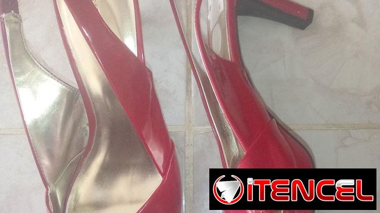 Zapato de tacón rojo
