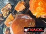 ¡Cerdo asado, congrí, yuca con mojo y mucho sabor cubano! 🐷🍚🍌🇨🇺🔥