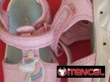 Sandalias y tenis