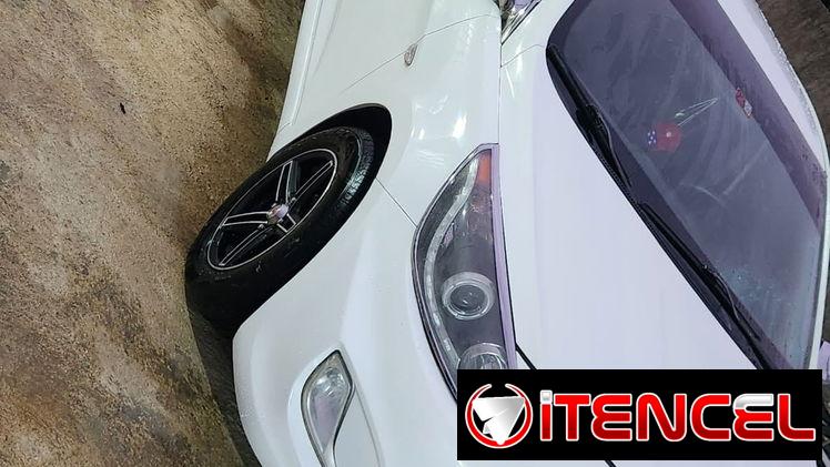 Vendo o negocio Hyundai hacen 2014, acabado de pintar