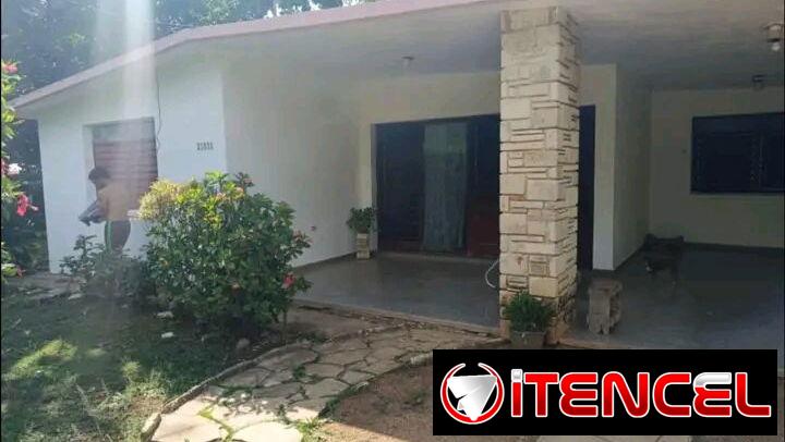 BELLA CASA CAPITALISTA Y TOTALMENTE INDEPENDIENTE  EN FONTANAR
