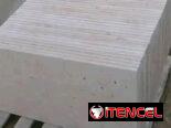 Planchas, rodapié y losas de mármol color crema de muy buen material
