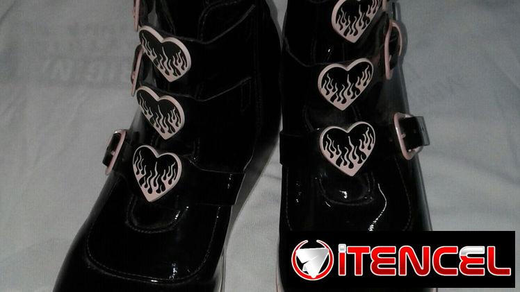 se venden boticas  de color negro y rosadas de  #40