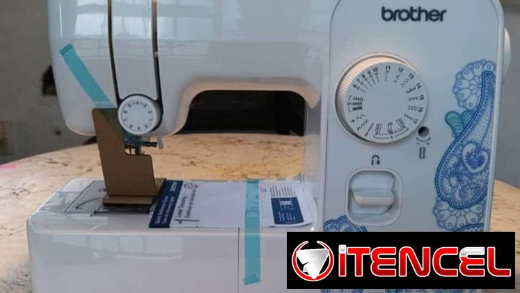 Máquina de Cocer  Profesional  Marca  Brother