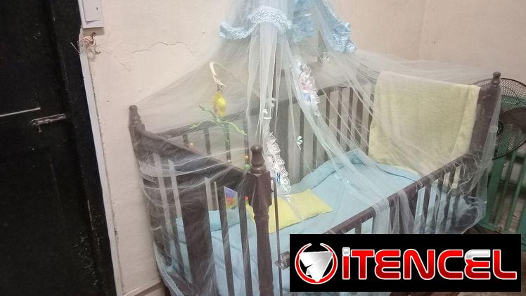 CUNA DE MADERA CON COLCHON Y LANZADERA. ROI 53896881