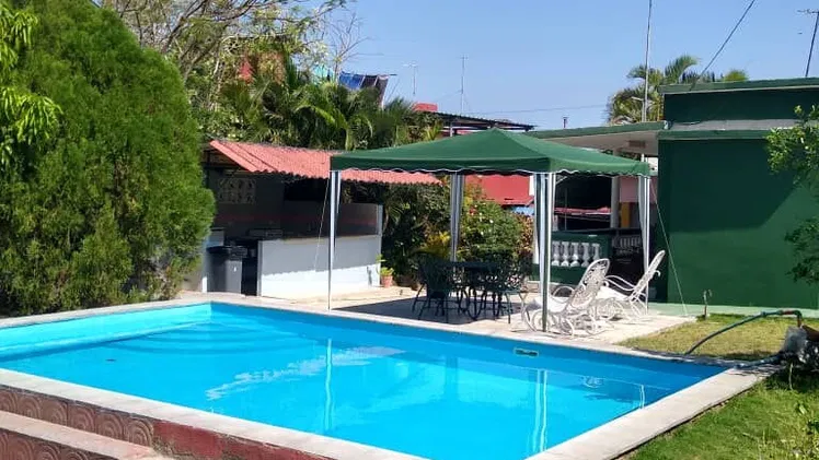 Renta de casa con piscina en Guanabo. Alquiler de casa en la playa con piscina
